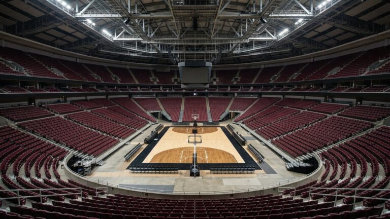 Víceúčelová hala s basketbalovým hřištěm