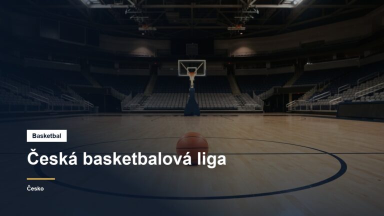 Basketbalový míč uprostřed prázdné haly