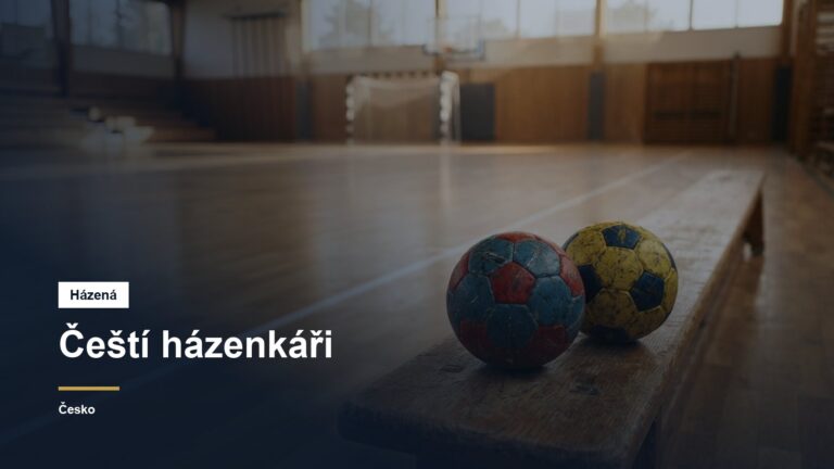 Házenkářské míče na lavičce u hřiště