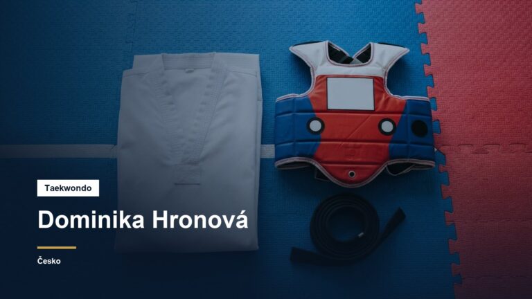 Taekwondo dobok s chráničem trupu na zápasové ploše