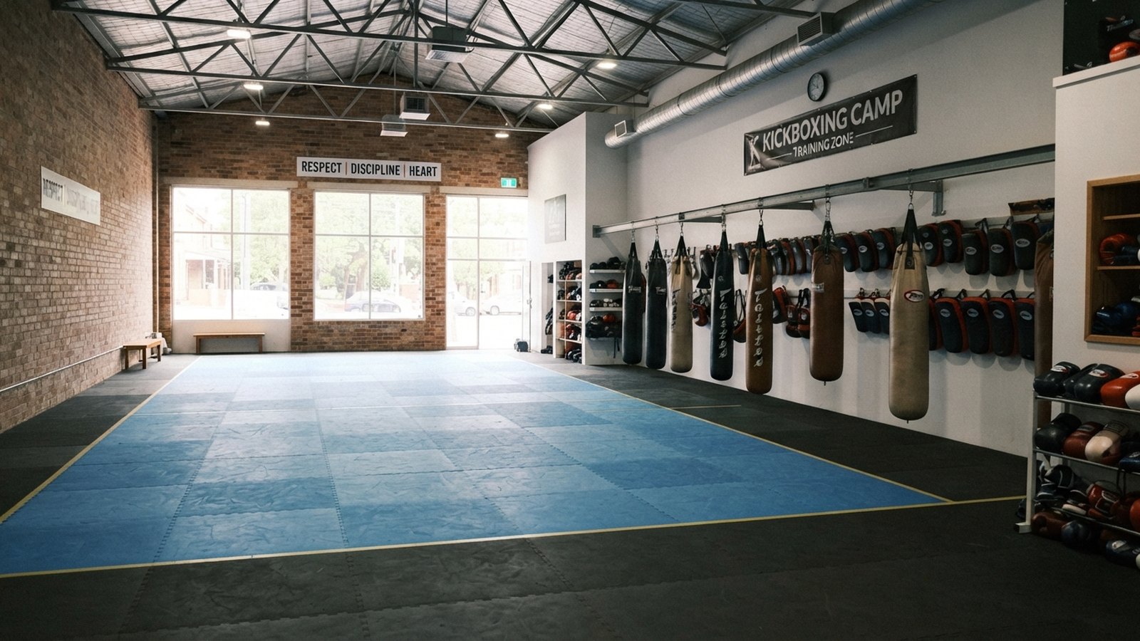 Sál s tatami připravený na soustředění