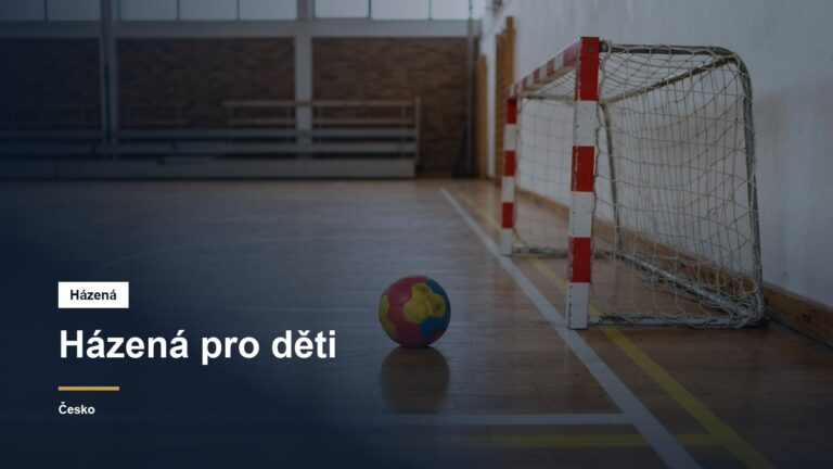 Dětský házenkářský míč u malé branky