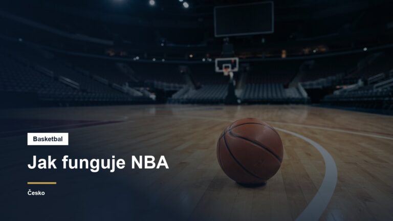 Basketbalový míč u tříbodové čáry