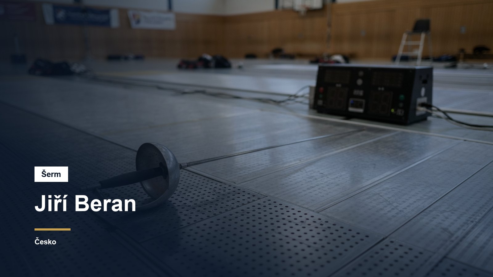 Kord položený přes planš se signalizačním aparátem