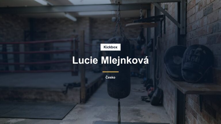 Pytel a lapy v boxerské tělocvičně