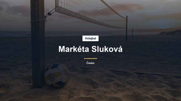 Volejbalový míč na písku u sítě