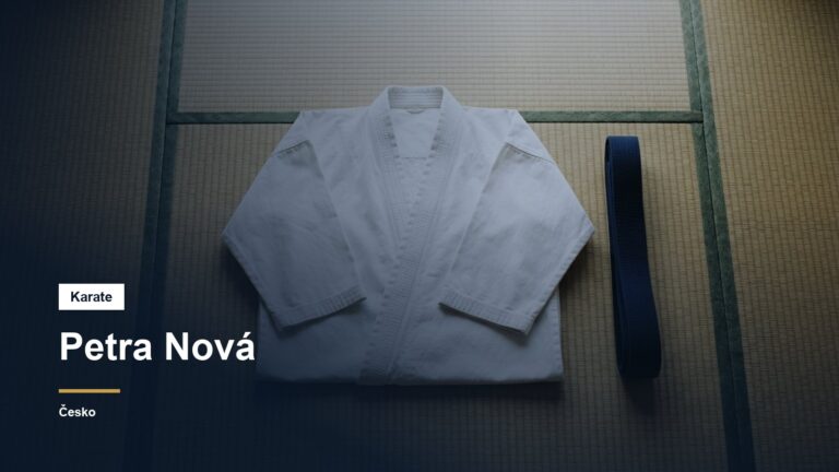 Karate kimono s pásem na tatami