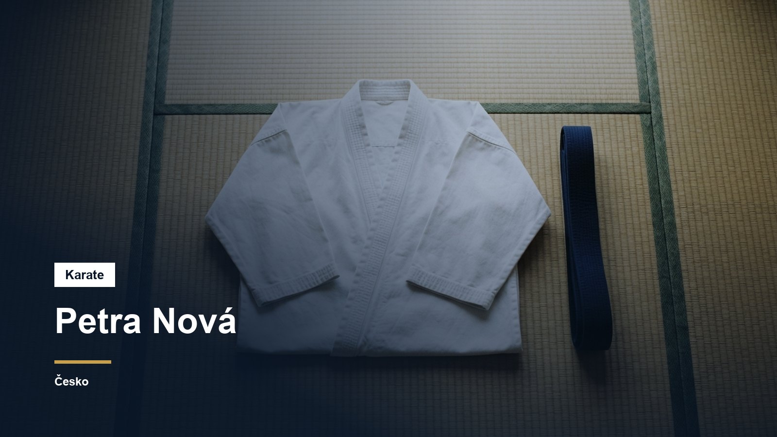 Karate kimono s pásem na tatami