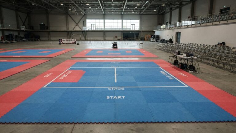 Hala s tatami pro kickboxerské soutěže