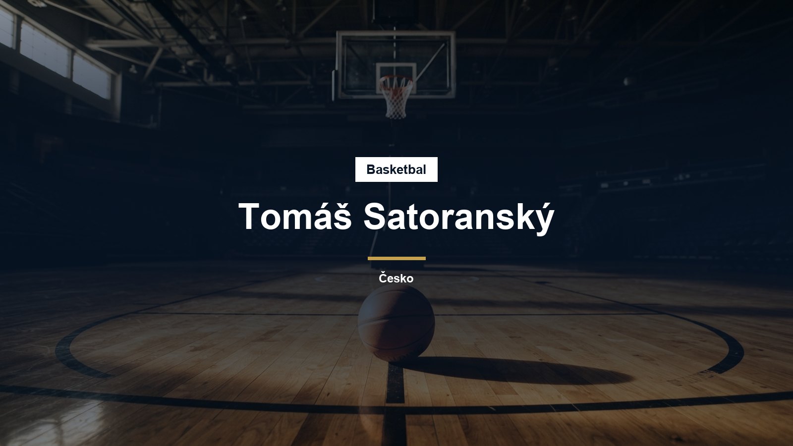 Basketbalový míč pod košem